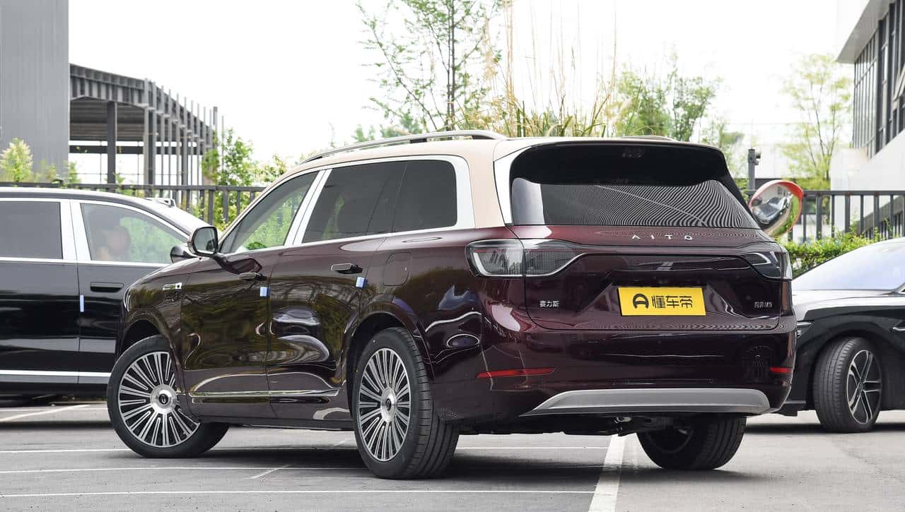 大型SUV对决!问界M9 VS 领克900,谁才是全能之选?