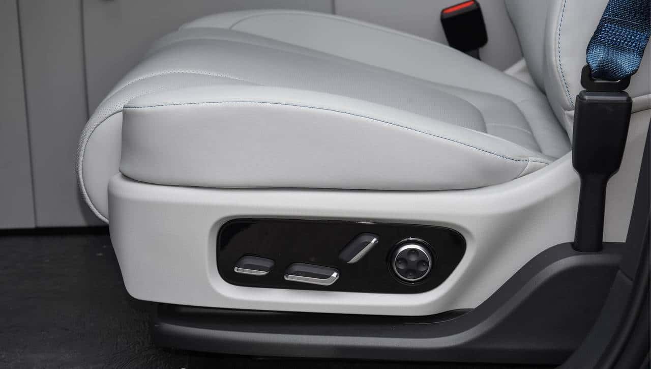 大型SUV对决!问界M9 VS 领克900,谁才是全能之选?