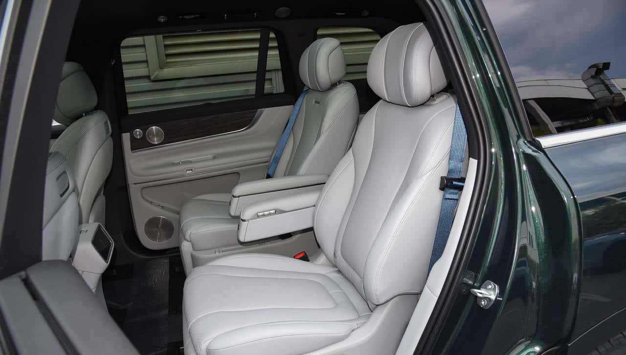 大型SUV对决!问界M9 VS 领克900,谁才是全能之选?