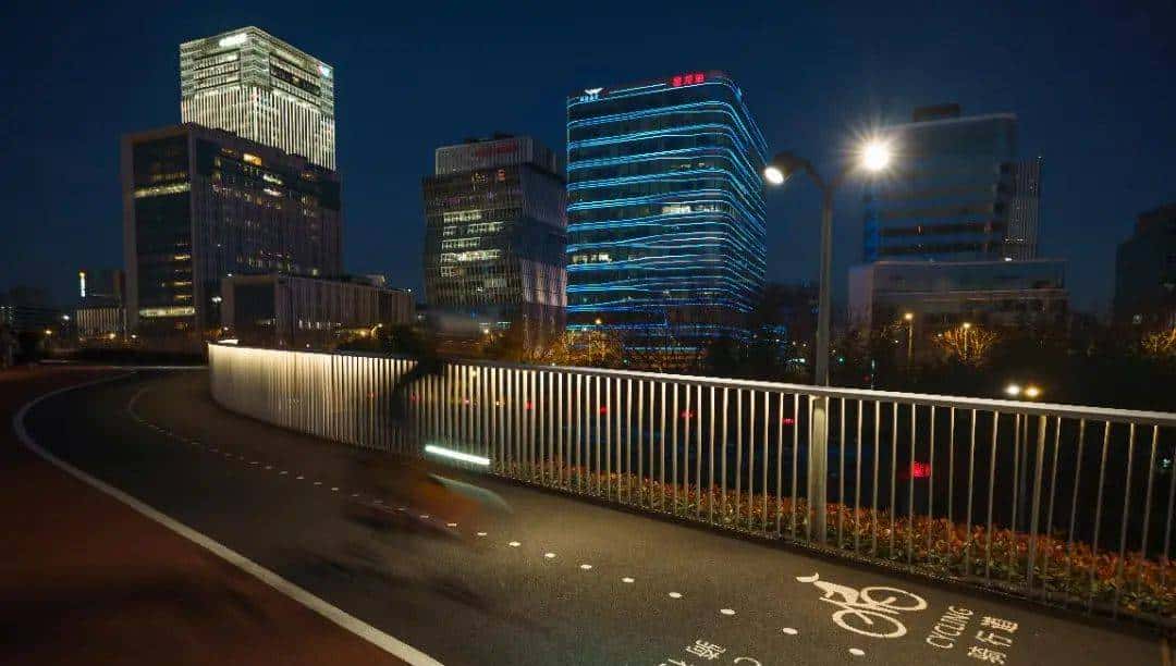 最轻便的挂机变焦，我选腾龙20-40/2.8