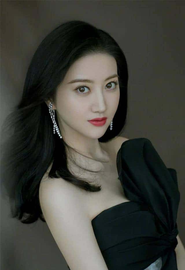 两性交往、刺激女人荷尔蒙的6个“心”开关，让她彻底为你折服！