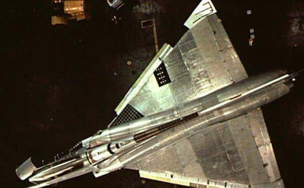 美国那些超级战机是怎样研制出来的？用一千多次雷击测试极限性能