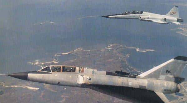 美国那些超级战机是怎样研制出来的？用一千多次雷击测试极限性能