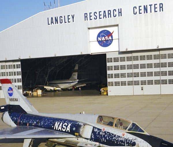 美国那些超级战机是怎样研制出来的？用一千多次雷击测试极限性能