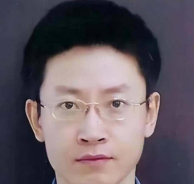 他骗取11亿研发经费，让“中国芯”停滞13年，事情败露后出逃美国