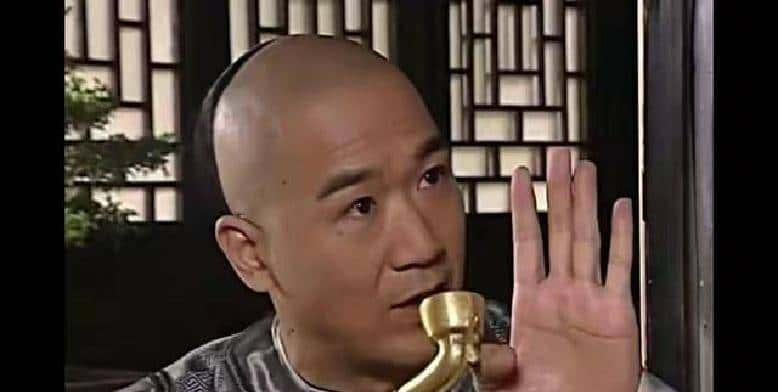 央媒连番点名老戏骨，旧账翻出观众炸锅，张国立究竟怎么回事？