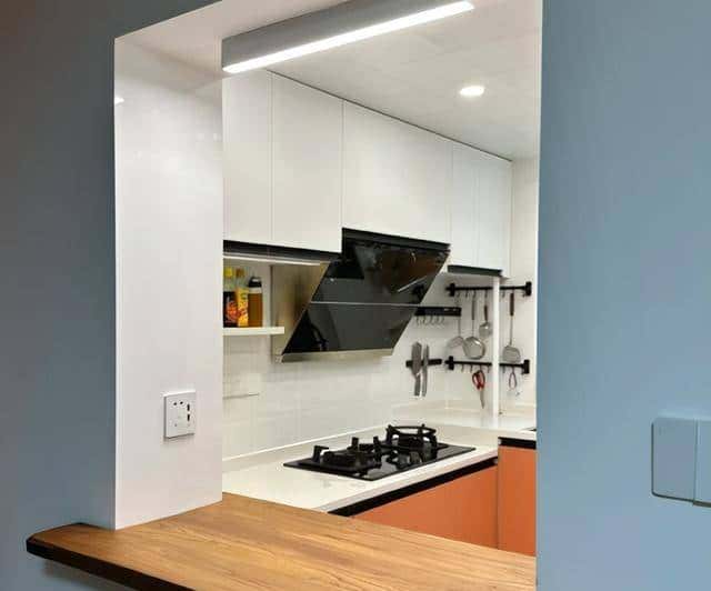 把墙挖个洞,厨房秒变“社交C位”。