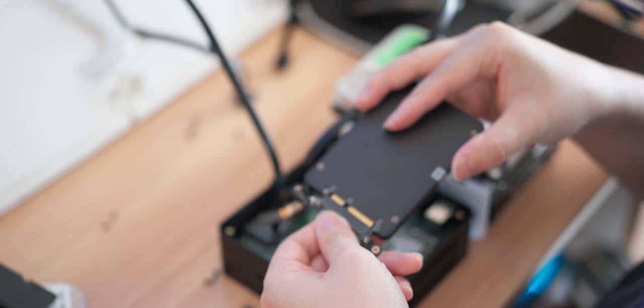 中柏N100ProII测评 扩SATA口3.5硬盘供电 NAS PVE OpenWRT路由 黑群晖