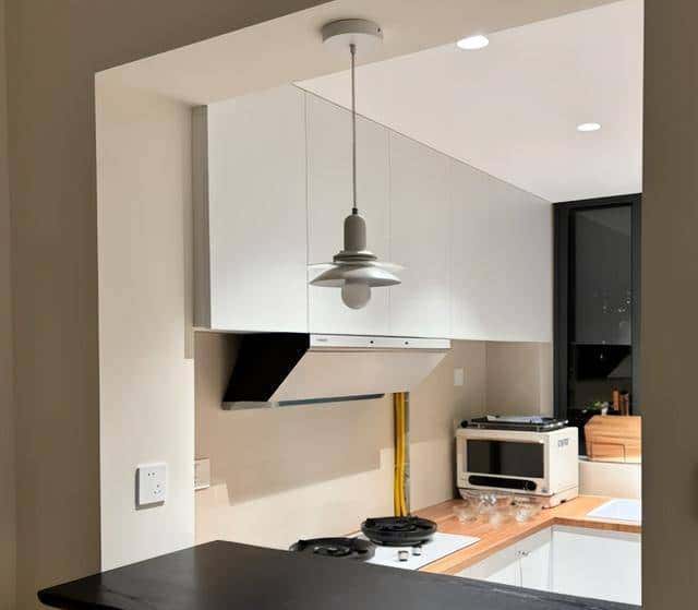 把墙挖个洞,厨房秒变“社交C位”。