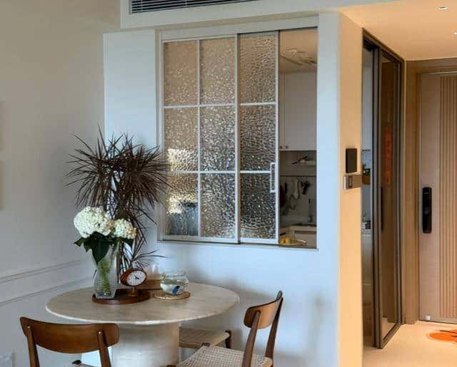 把墙挖个洞,厨房秒变“社交C位”。