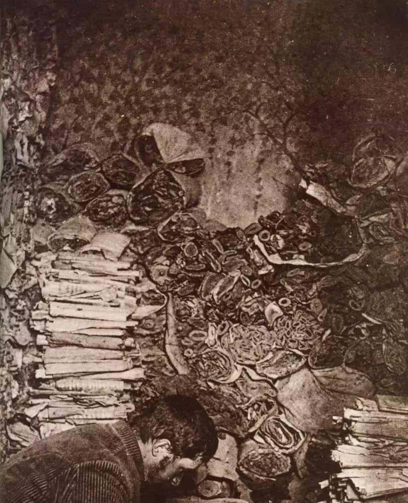 荣新江 | 敦煌藏经洞的性质及其封闭缘由