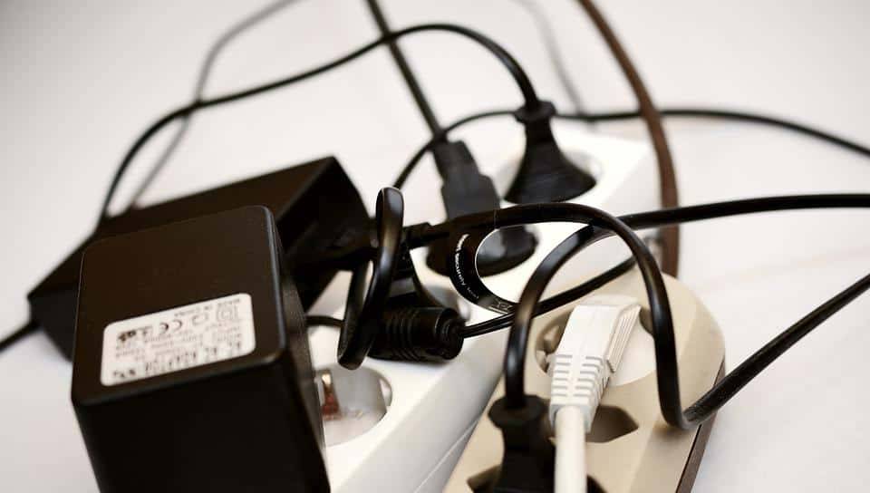 英读廊——拔了电源插头为什么要等三十秒再重插?