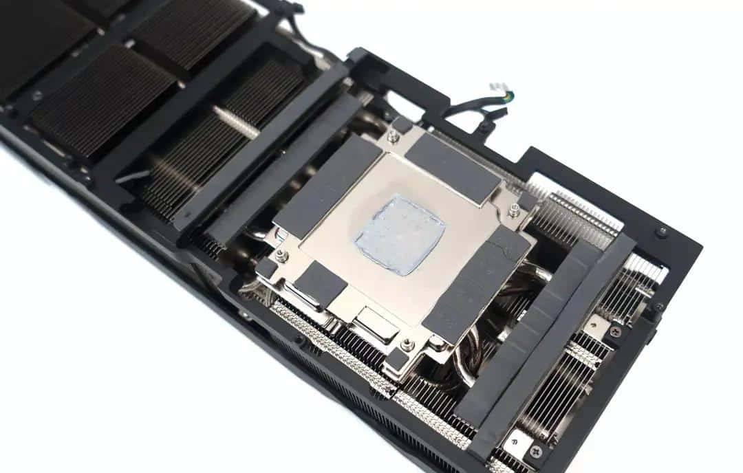 必恩威 GeForce RTX4090 24GB XLR8 Gaming VERTO EPIC-X ARGB OC显卡评测