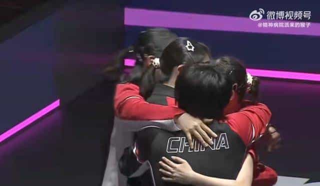 中国3-2日本，疯狂尖叫，慢歌哭了，没想到现场指导只说了三个字