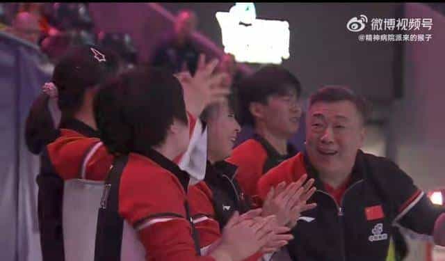 中国3-2日本，疯狂尖叫，慢歌哭了，没想到现场指导只说了三个字